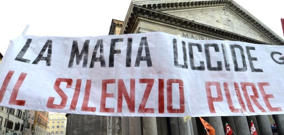 “DISARMARE CHI UCCIDE SENZA PIETAS PARE AL DI LÀ DELLE NOSTRE FORZE …” (CIT. Enzo Bianchi) E INTANTO LA VIOLENZA DELLA MAFIA UCCIDE ANCHE I LUOGHI COMUNI E GLI STEREOTIPI